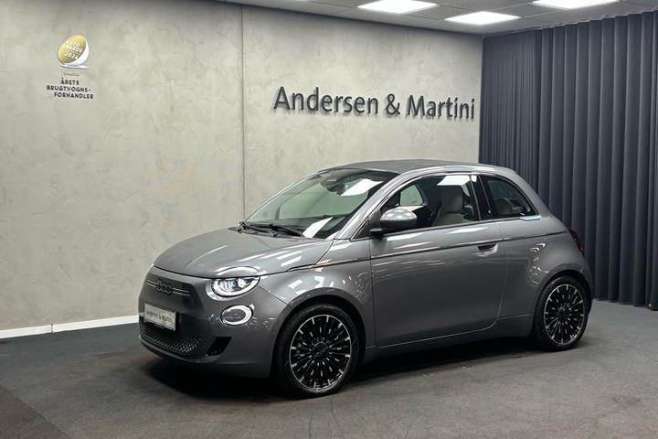 Grå Fiat 500e fra 2023