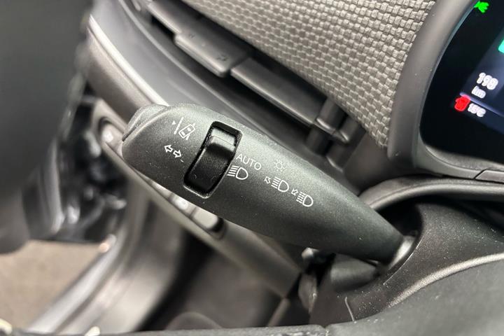 Grå Fiat 500e fra 2023