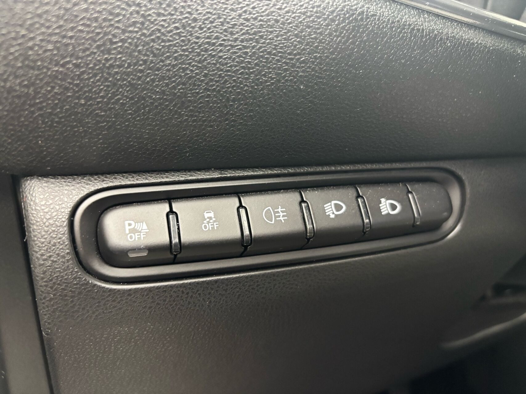 Grå Fiat 500e fra 2023