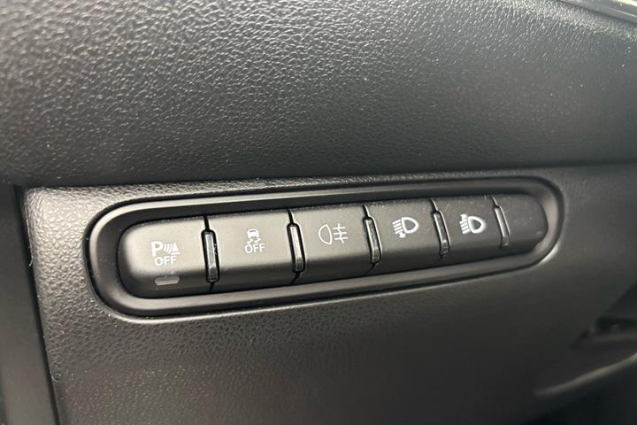 Grå Fiat 500e fra 2023