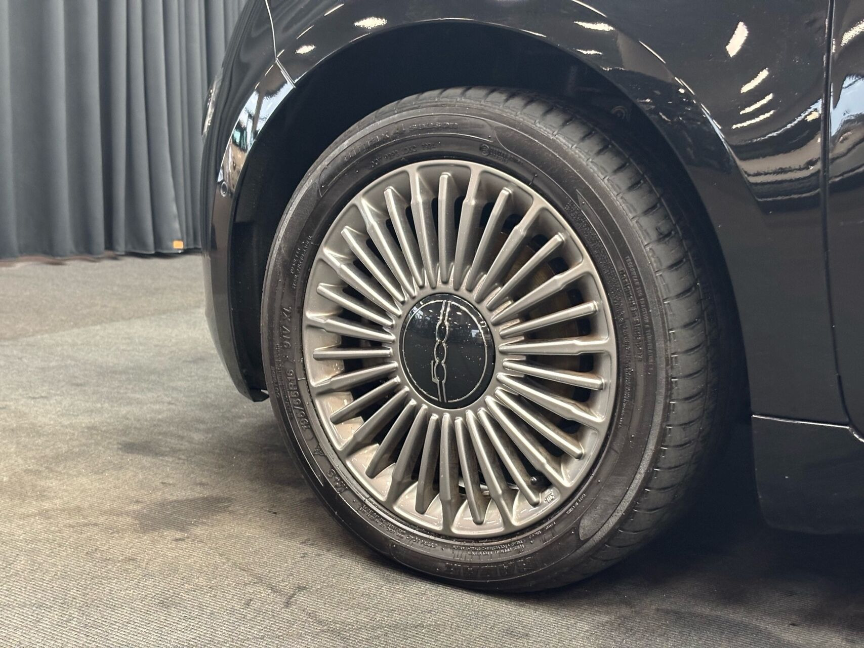 Sort Fiat 500e fra 2024
