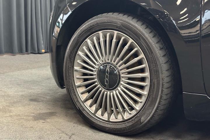 Sort Fiat 500e fra 2024