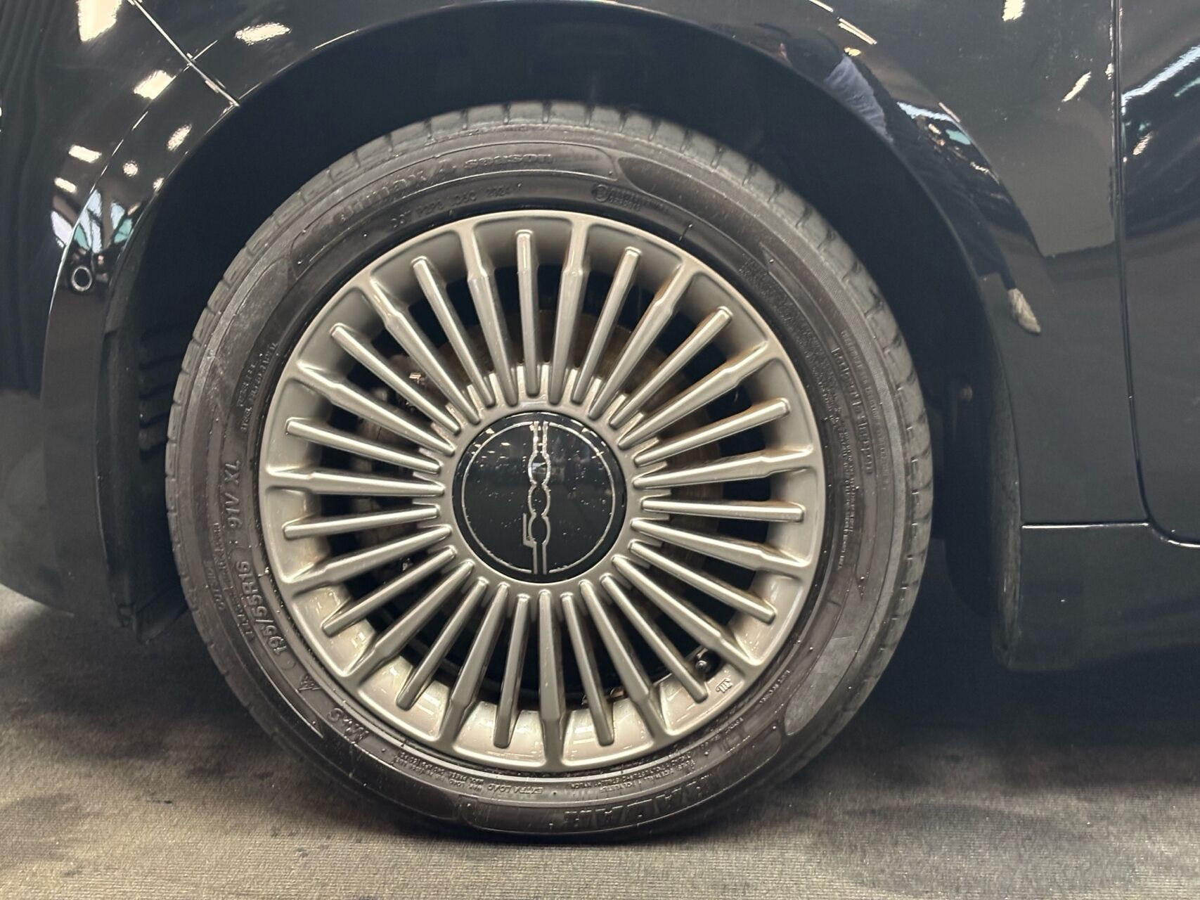 Sort Fiat 500e fra 2024