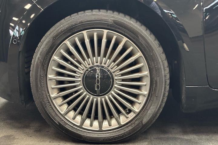 Sort Fiat 500e fra 2024