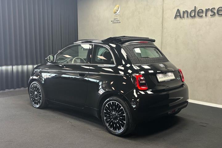 Sort Fiat 500e fra 2024