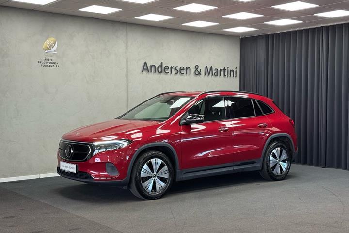 Rød Mercedes EQA250 fra 2023