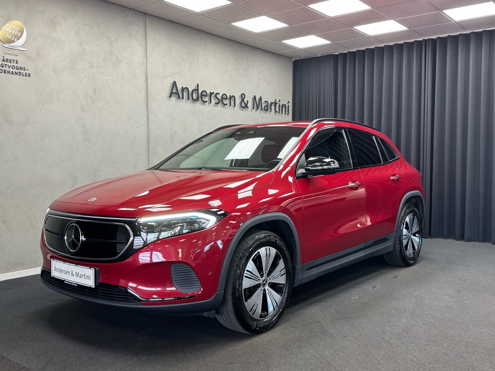 Rød Mercedes EQA250 fra 2023