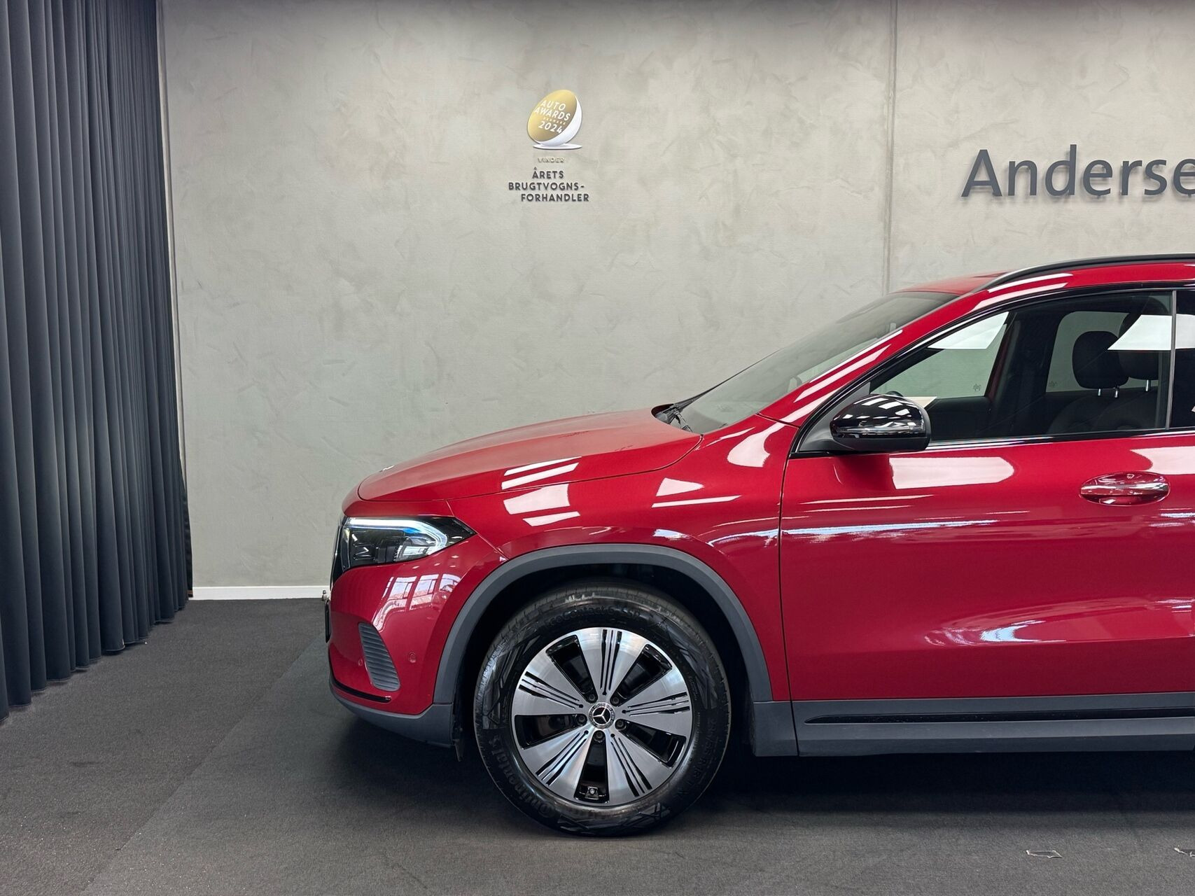 Rød Mercedes EQA250 fra 2023
