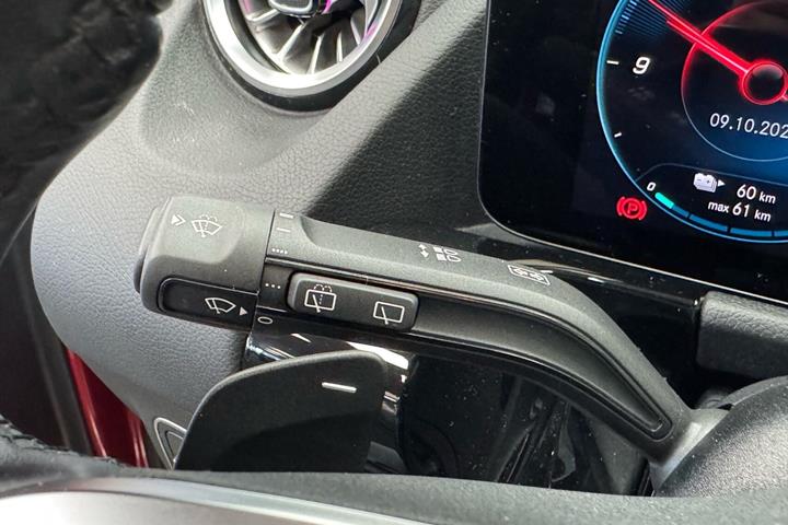 Rød Mercedes EQA250 fra 2023