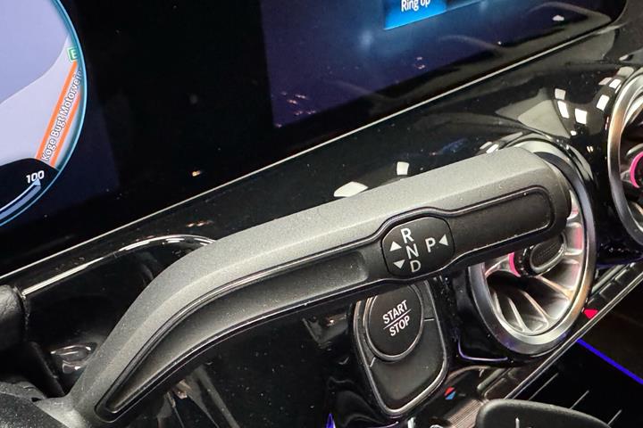 Rød Mercedes EQA250 fra 2023