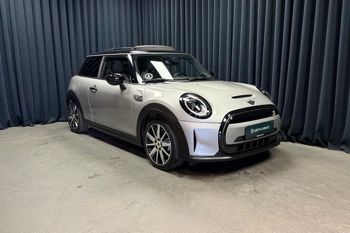 Sølv Mini Cooper fra 2023