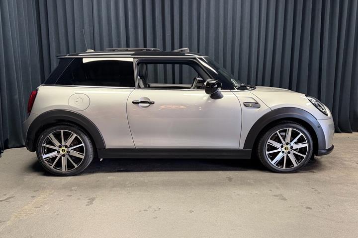 Sølv Mini Cooper fra 2023