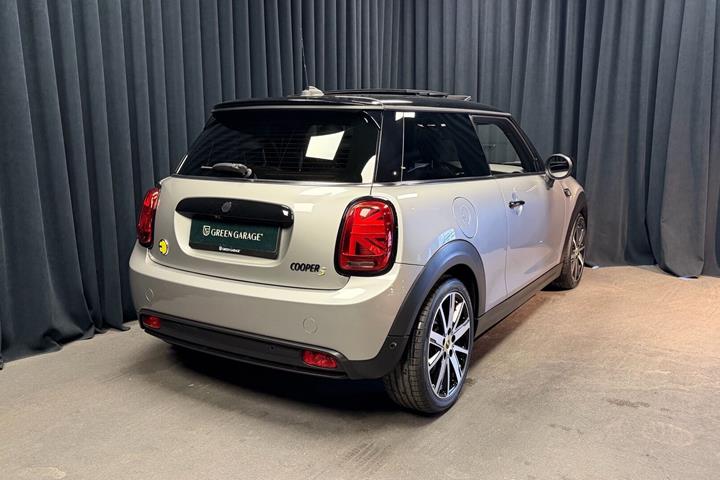 Sølv Mini Cooper fra 2023