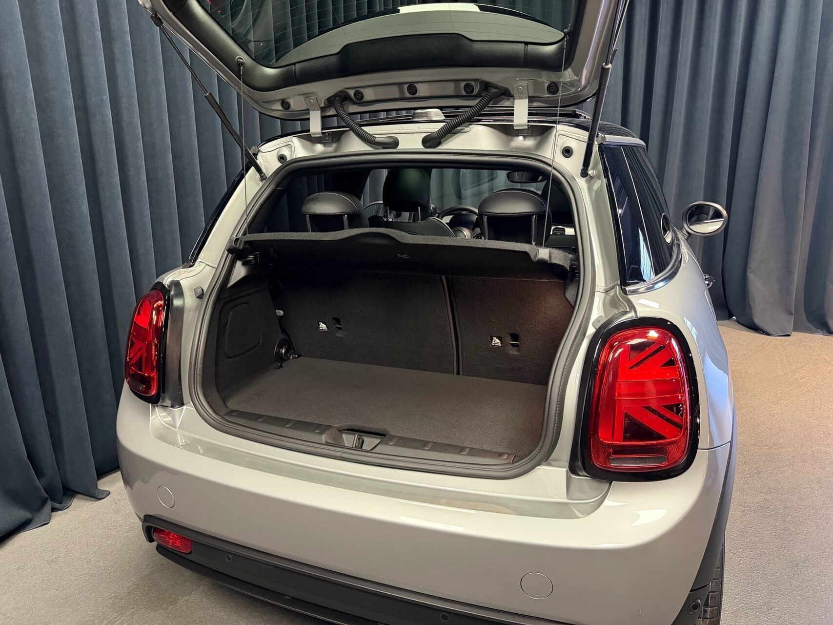 Sølv Mini Cooper fra 2023