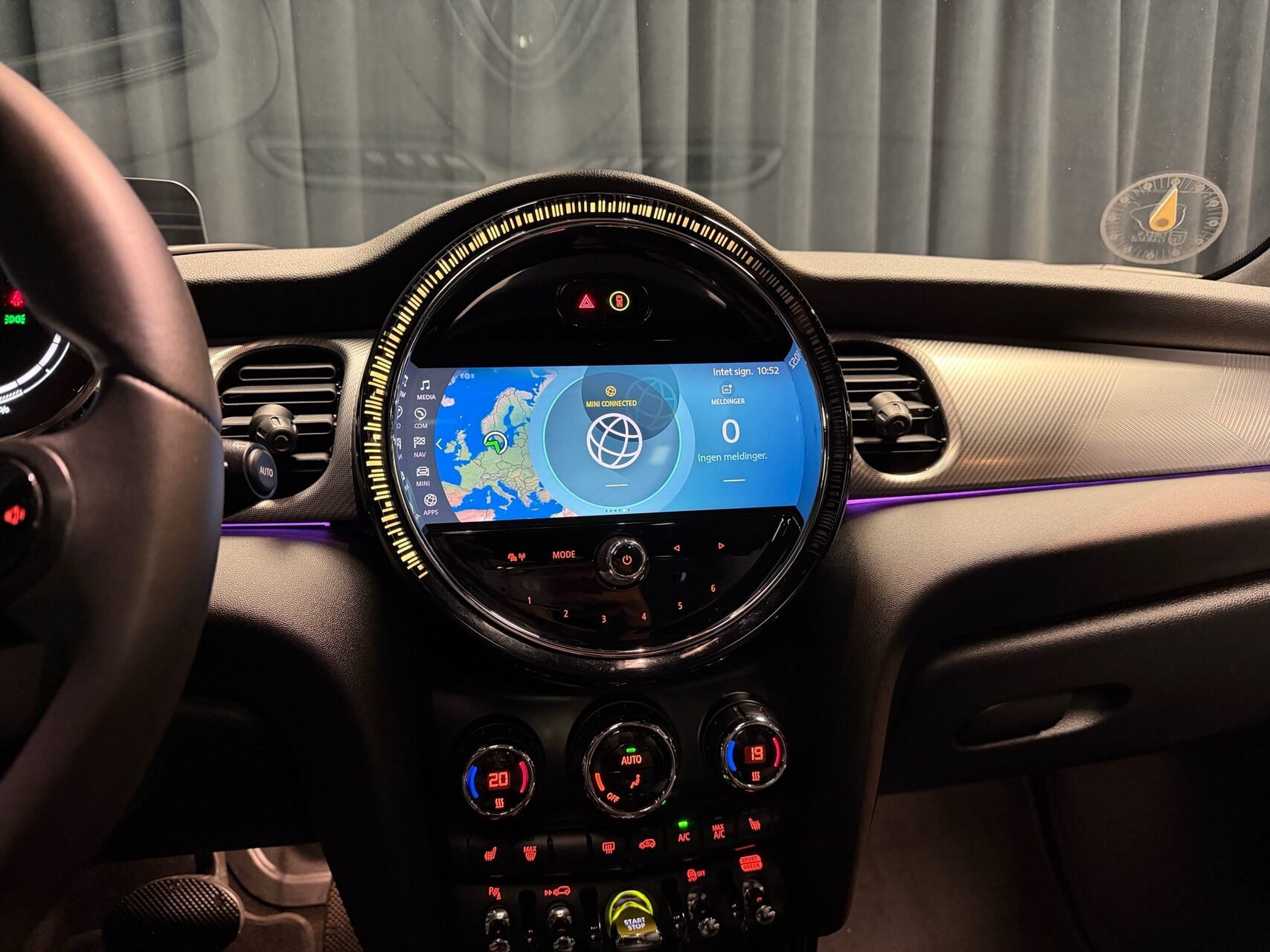 Sølv Mini Cooper fra 2023