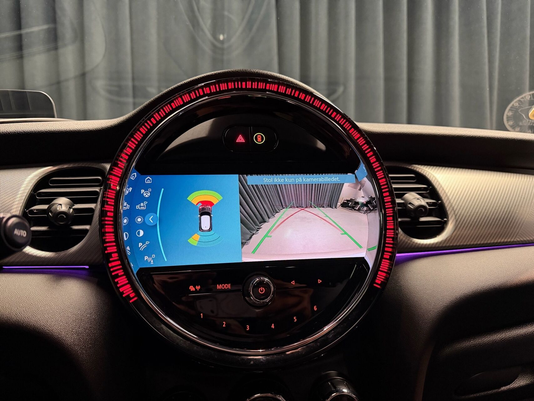 Sølv Mini Cooper fra 2023