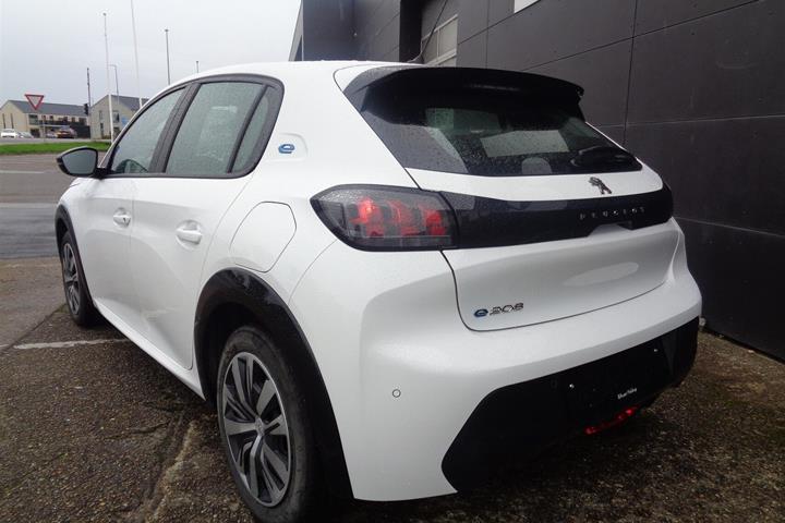 Hvid Peugeot e-208 fra 2023