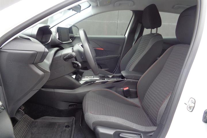 Hvid Peugeot e-208 fra 2023