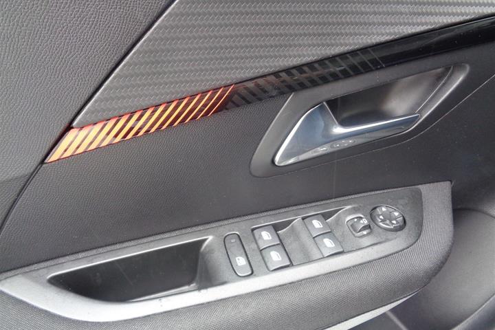 Hvid Peugeot e-208 fra 2023