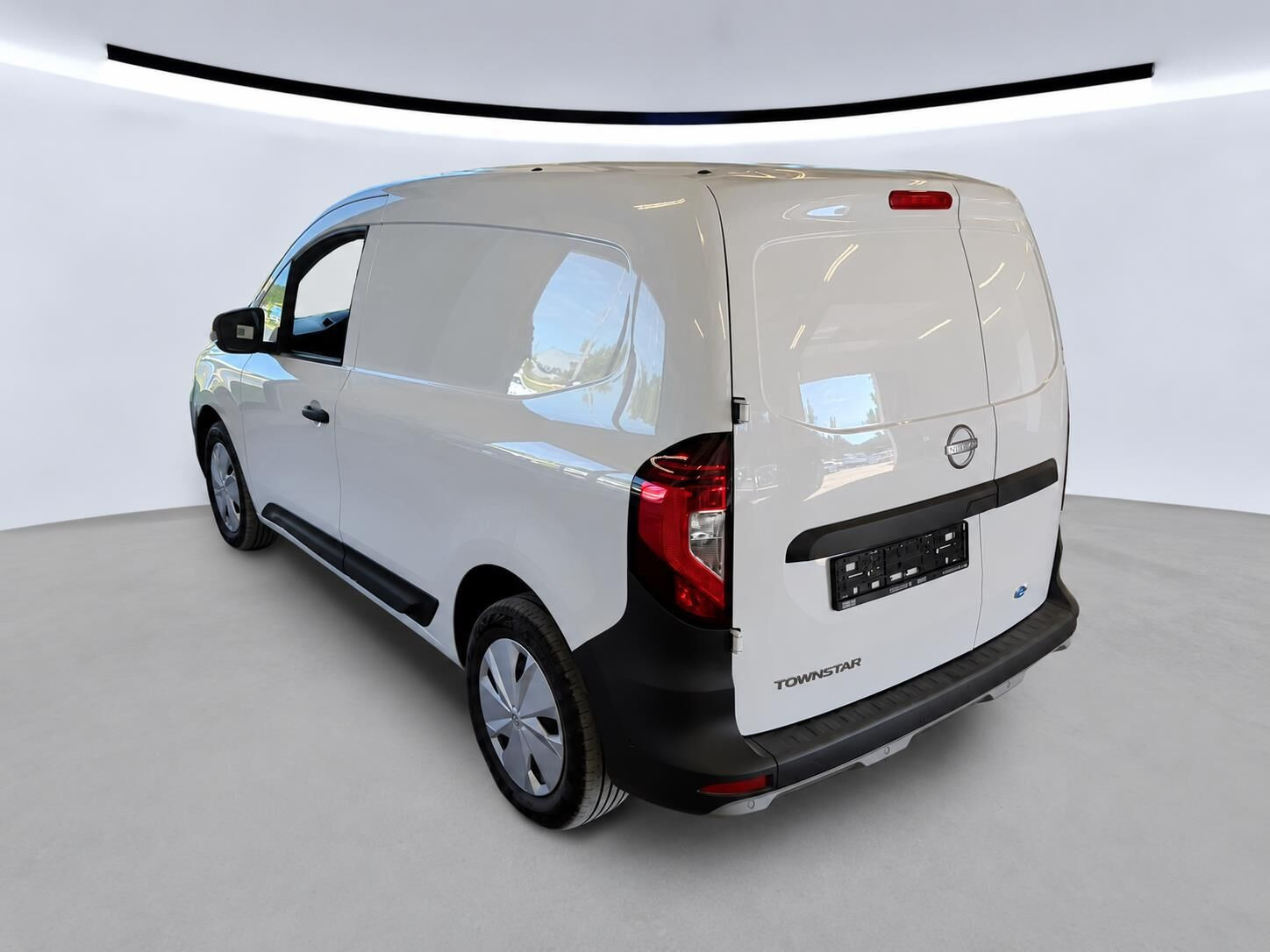 Hvid Nissan Townstar fra 2023