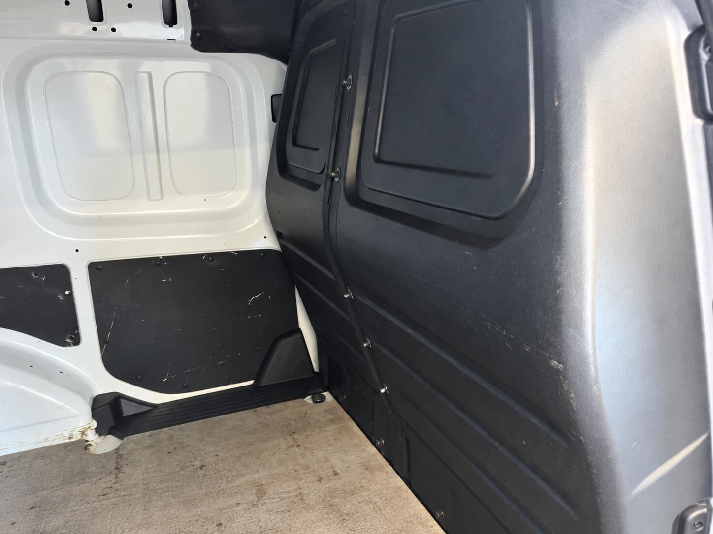 Hvid Nissan Townstar fra 2023