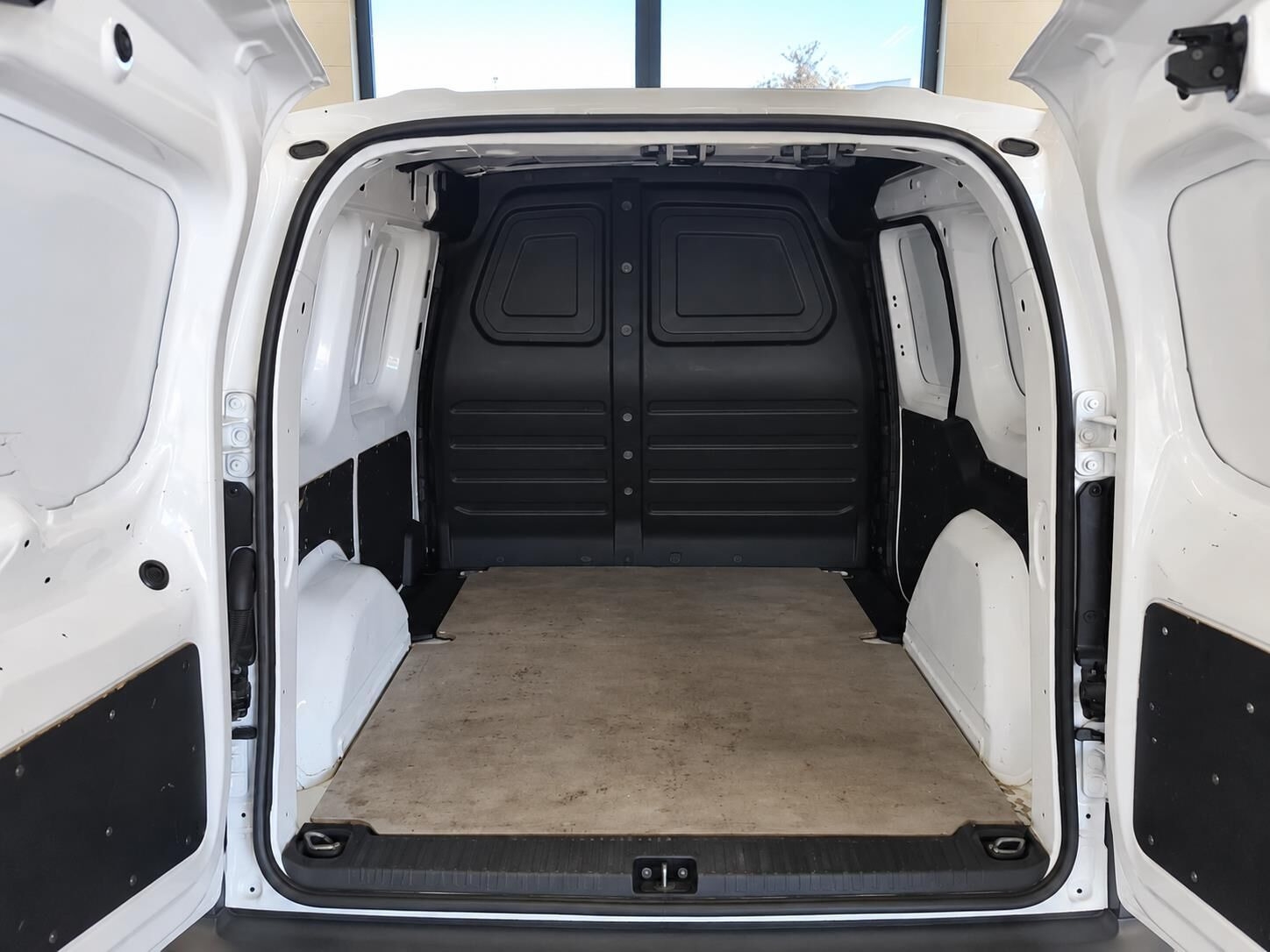 Hvid Nissan Townstar fra 2023