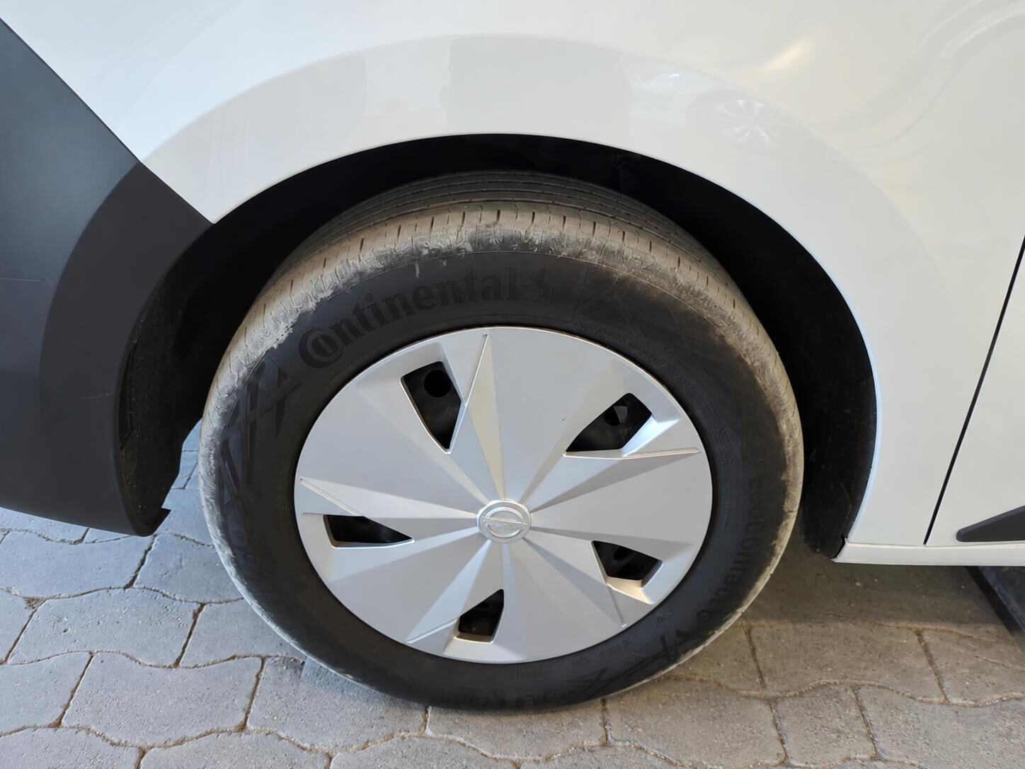 Hvid Nissan Townstar fra 2023