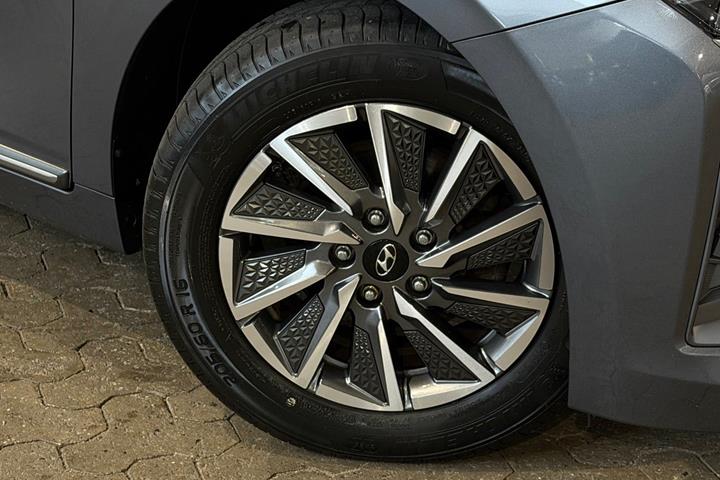 Grå Hyundai Ioniq fra 2020