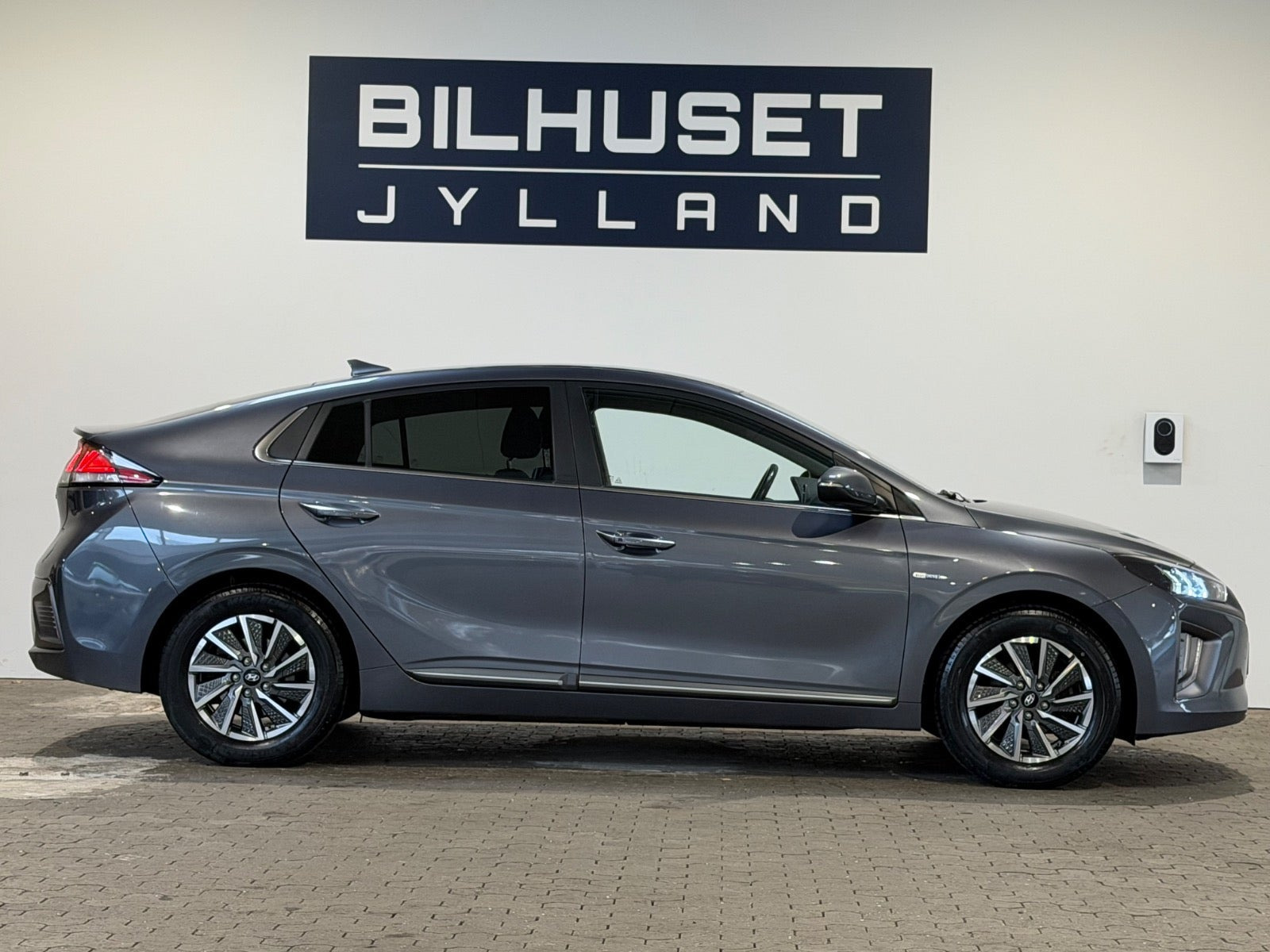 Grå Hyundai Ioniq fra 2020