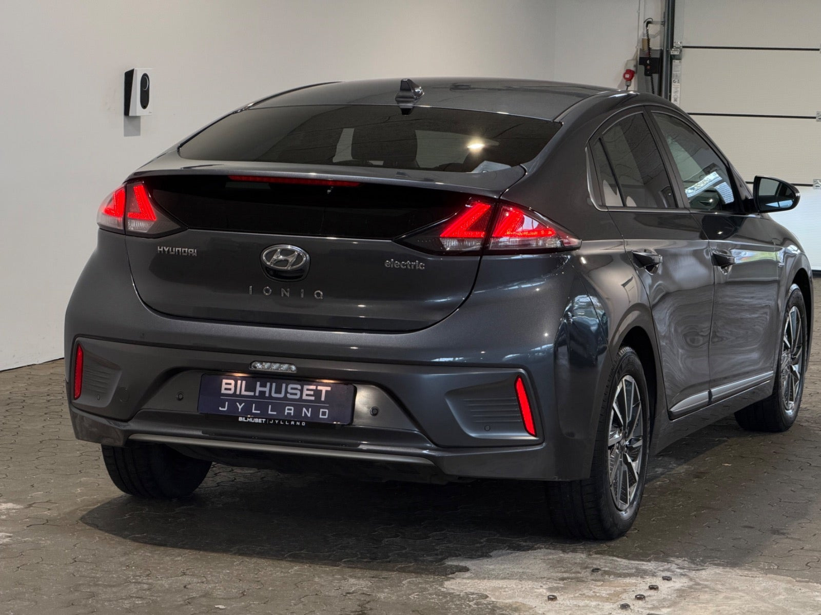 Grå Hyundai Ioniq fra 2020