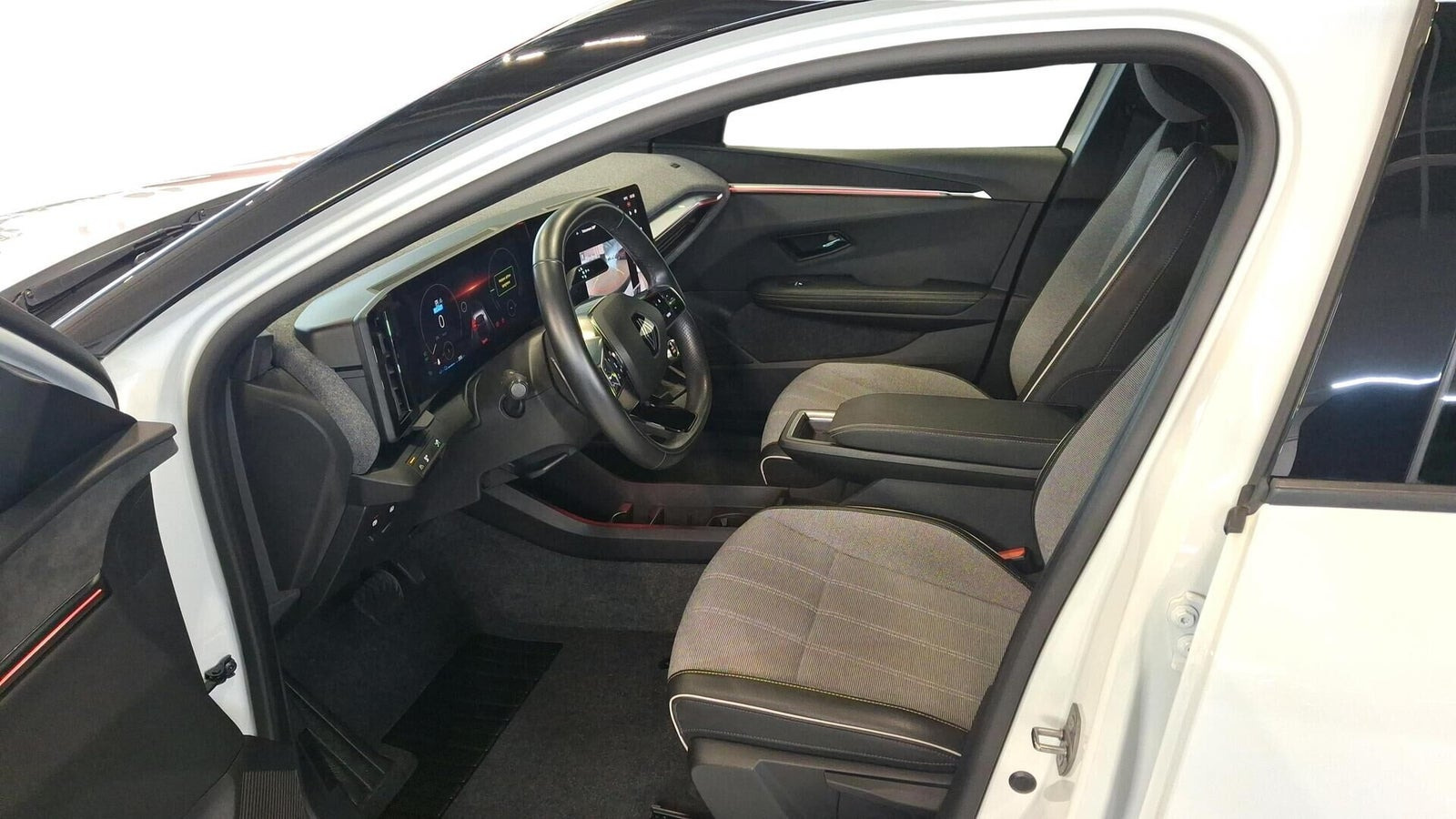 Hvid Renault Megane E-Tech fra 2023
