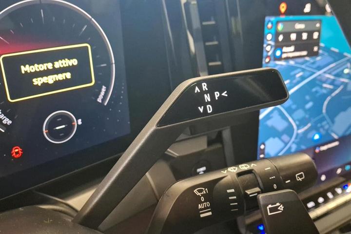Hvid Renault Megane E-Tech fra 2023