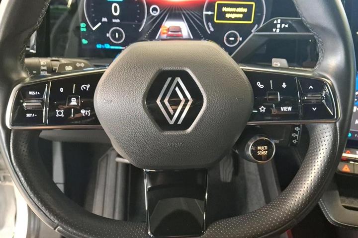 Hvid Renault Megane E-Tech fra 2023