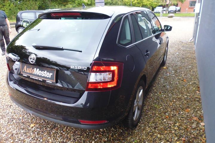 Sort Skoda Rapid fra 2015
