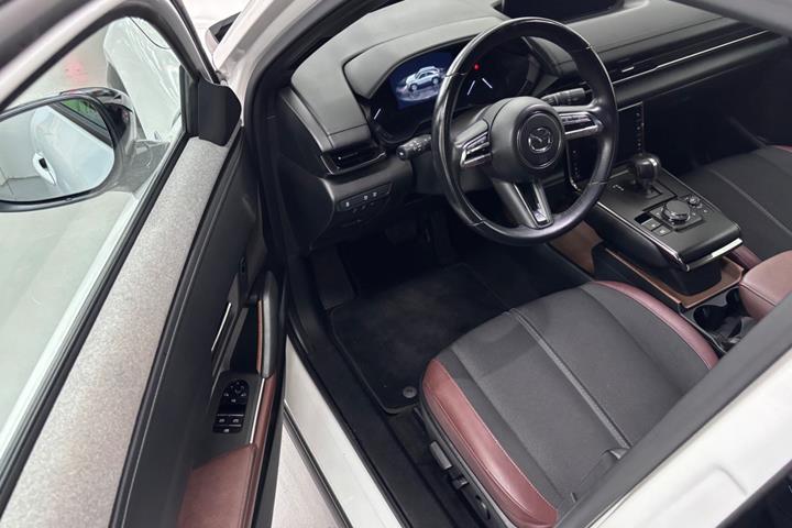Hvid Mazda MX-30 fra 2023