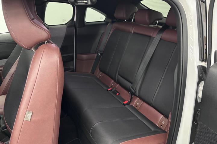 Hvid Mazda MX-30 fra 2023