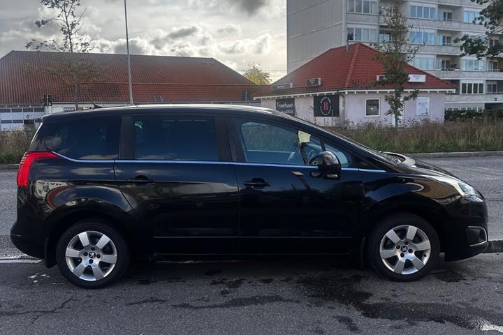 Sort Peugeot 5008 fra 2014