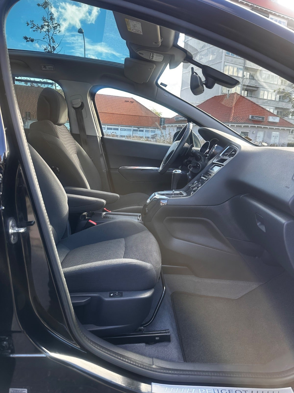 Sort Peugeot 5008 fra 2014