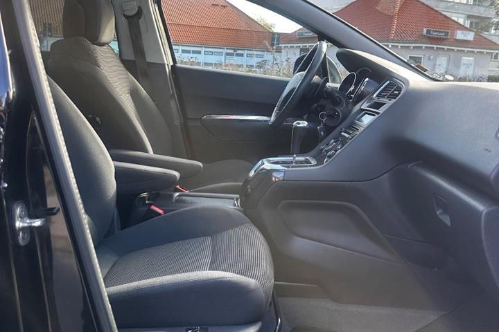 Sort Peugeot 5008 fra 2014