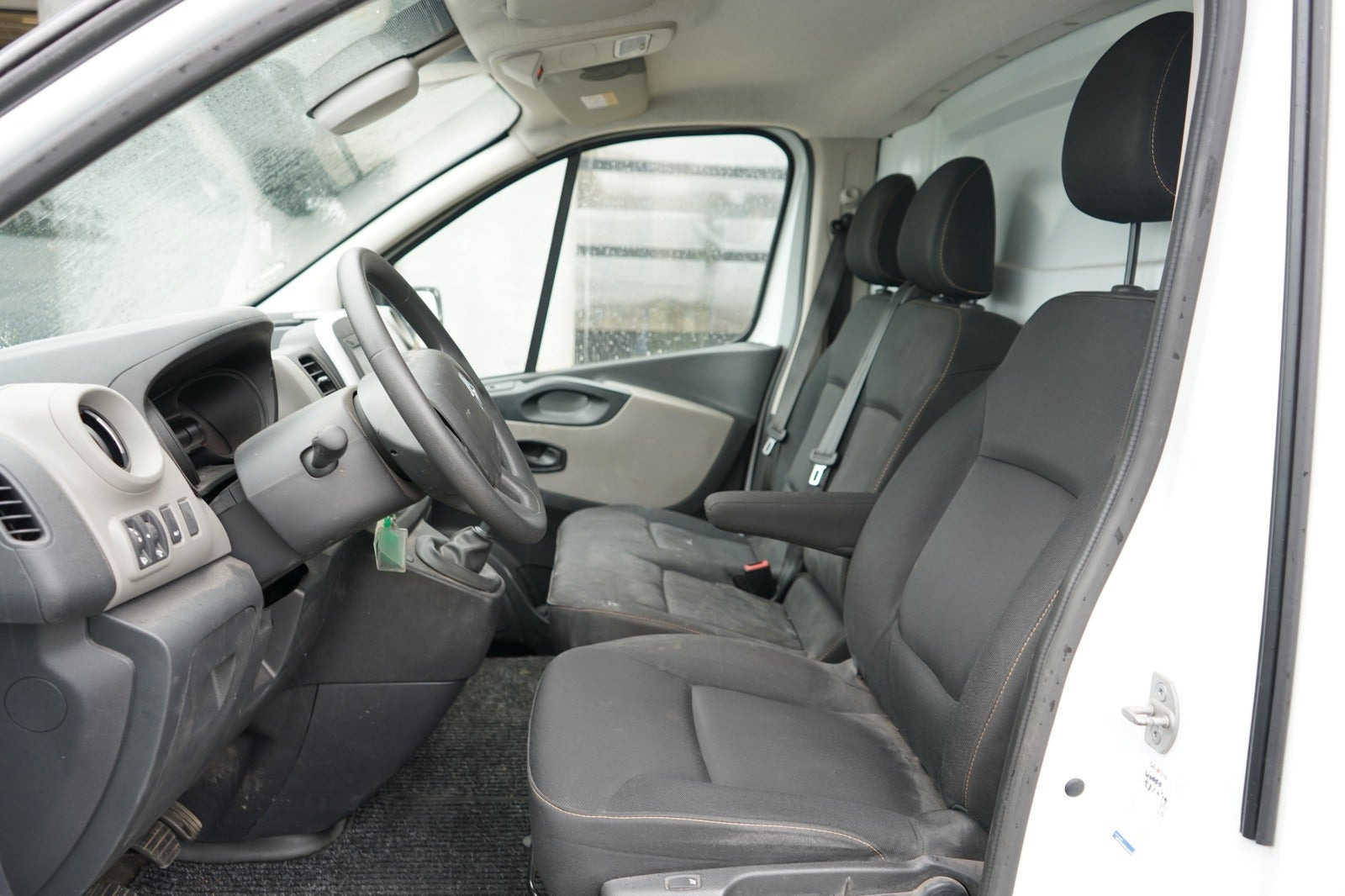 Hvid Renault Trafic T29 fra 2018