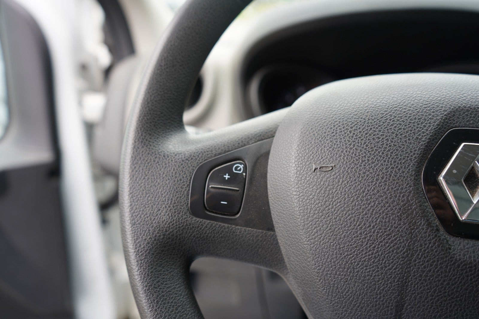 Hvid Renault Trafic T29 fra 2018