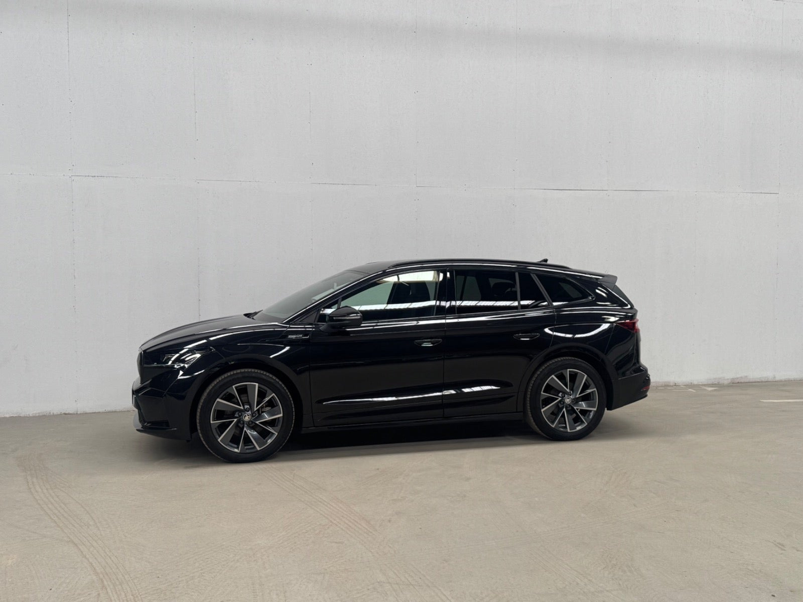 Sort Skoda Enyaq fra 2023