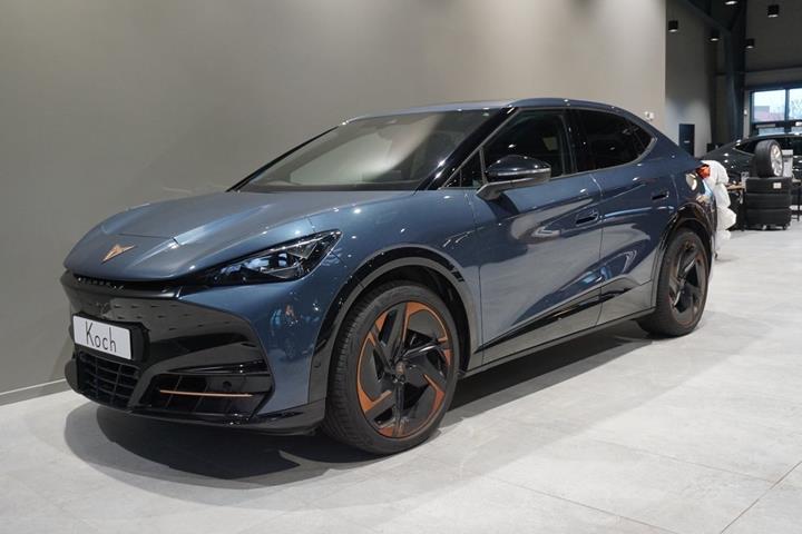 Blå Cupra Tavascan fra 2024