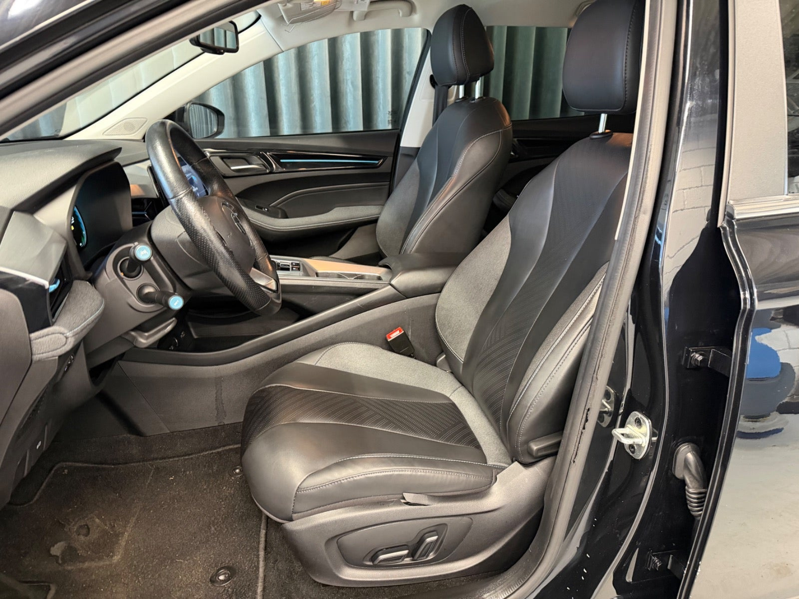 Sort MG MG5 fra 2023