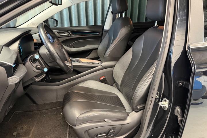 Sort MG MG5 fra 2023