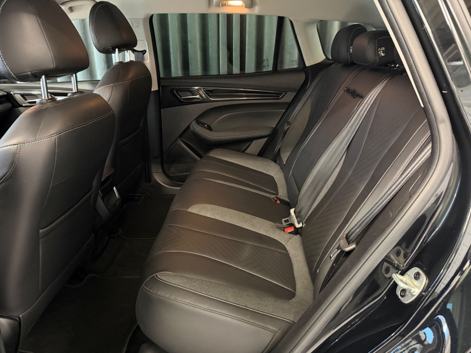 Sort MG MG5 fra 2023