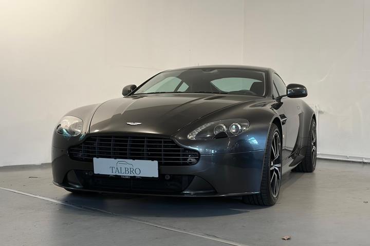 Grå Aston Martin V8 Vantage S fra 2014