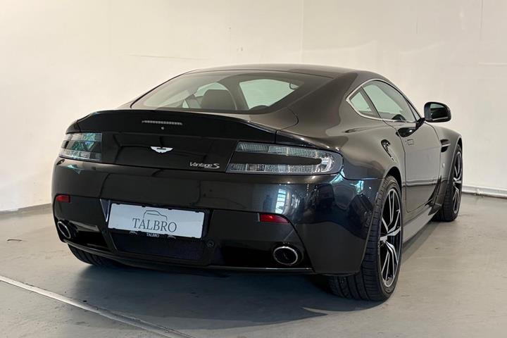 Grå Aston Martin V8 Vantage S fra 2014