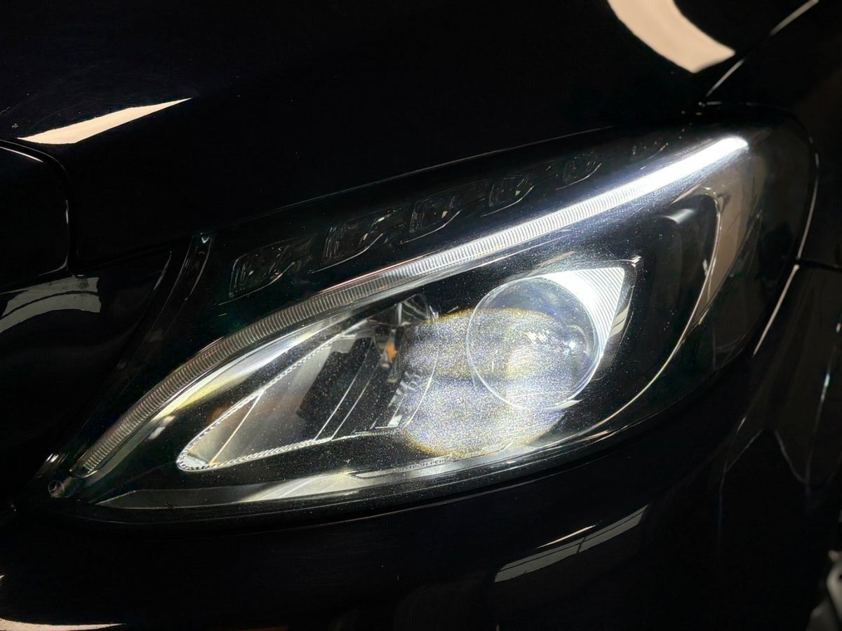 Blå Mercedes C200 d fra 2016