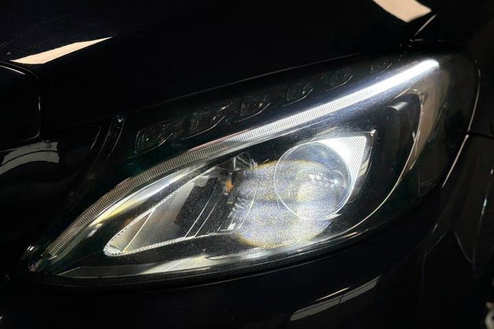 Blå Mercedes C200 d fra 2016